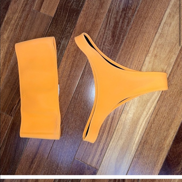 Really flattering but too small for me. - Picture 2 of 4